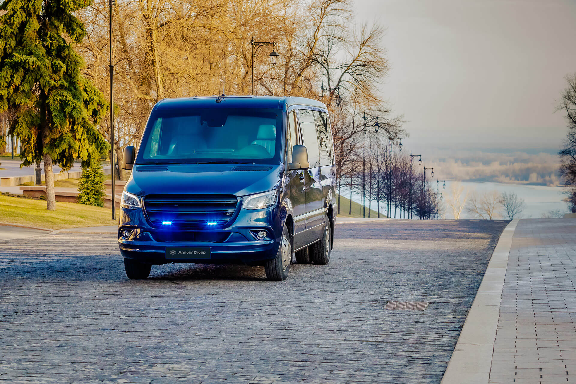 Бронированный автомобиль Mercedes-Benz Sprinter — закажите производство в  компании «АрморГрупп», характеристики, комплектации, фото