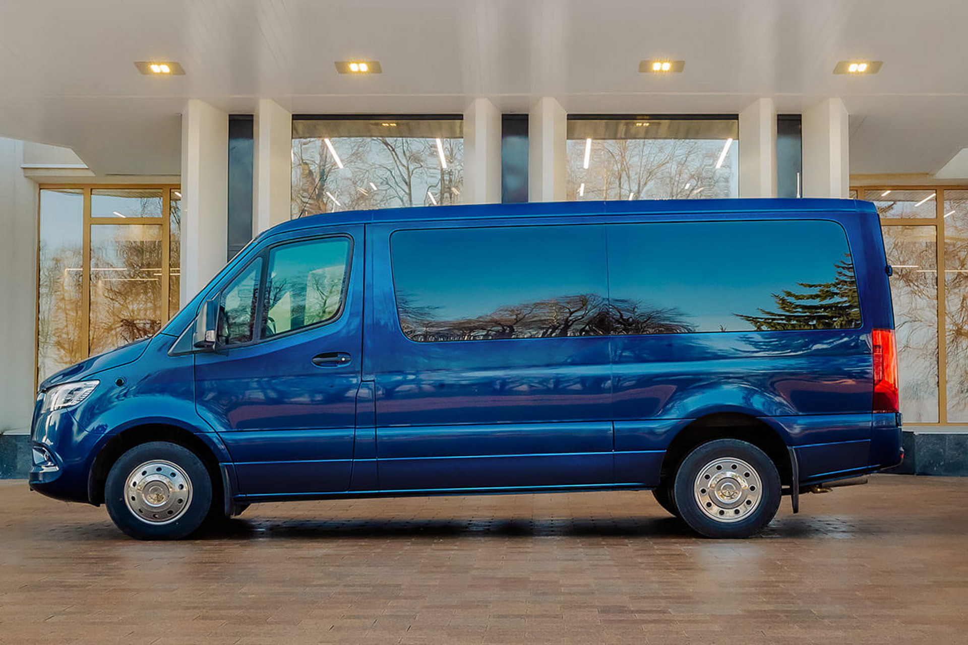 Бронированный автомобиль Mercedes-Benz Sprinter — закажите производство в  компании «АрморГрупп», характеристики, комплектации, фото